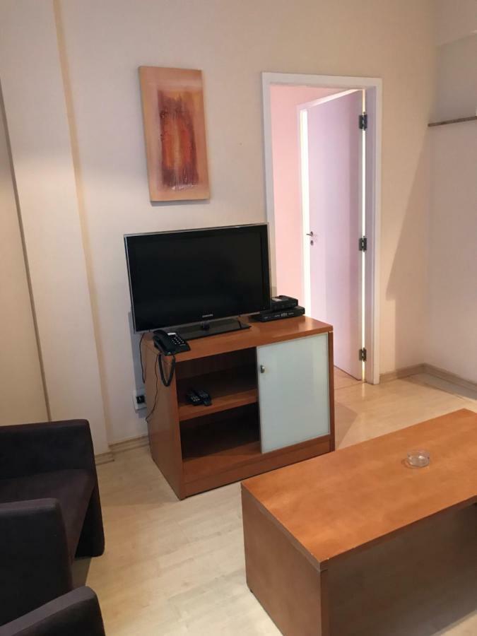 Residencial com serviços 45 metros decorado com sala, suíte e cozinha na quadra da praia de Copacabana Rio de Janeiro Extérieur photo