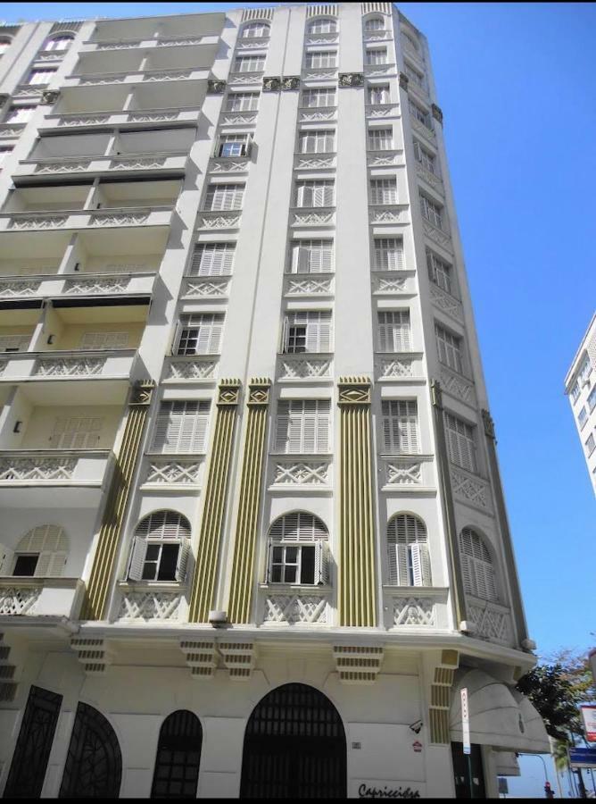 Residencial com serviços 45 metros decorado com sala, suíte e cozinha na quadra da praia de Copacabana Rio de Janeiro Extérieur photo